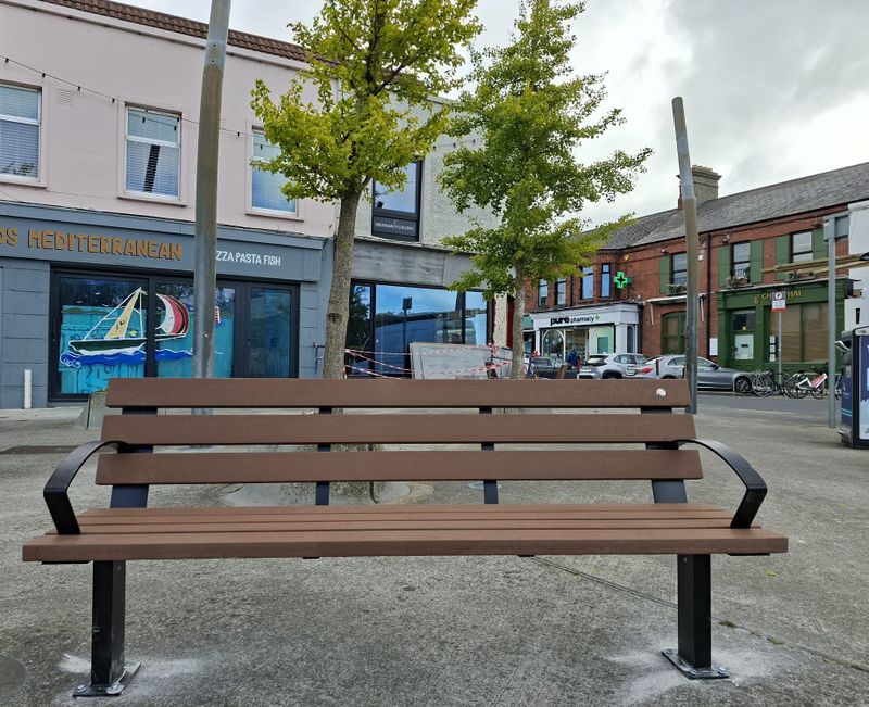 CRA Installs a Beautiful New Bench on Vernon Avenue